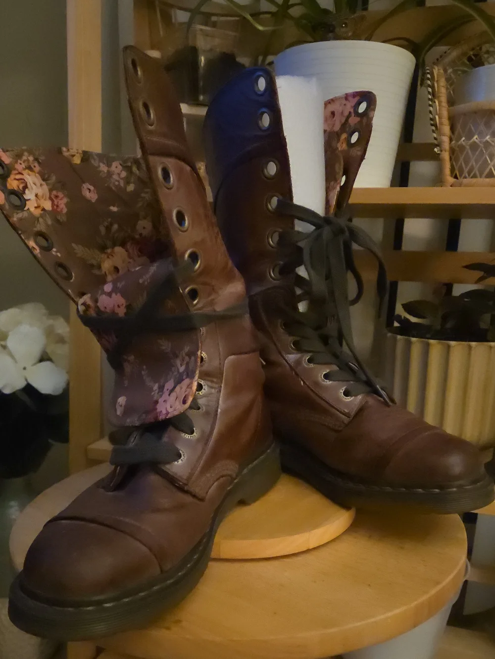Dr. Martens RARE, Yuba Brown Lace-Up Boots with Floral Cuff - Picture 10 of 14